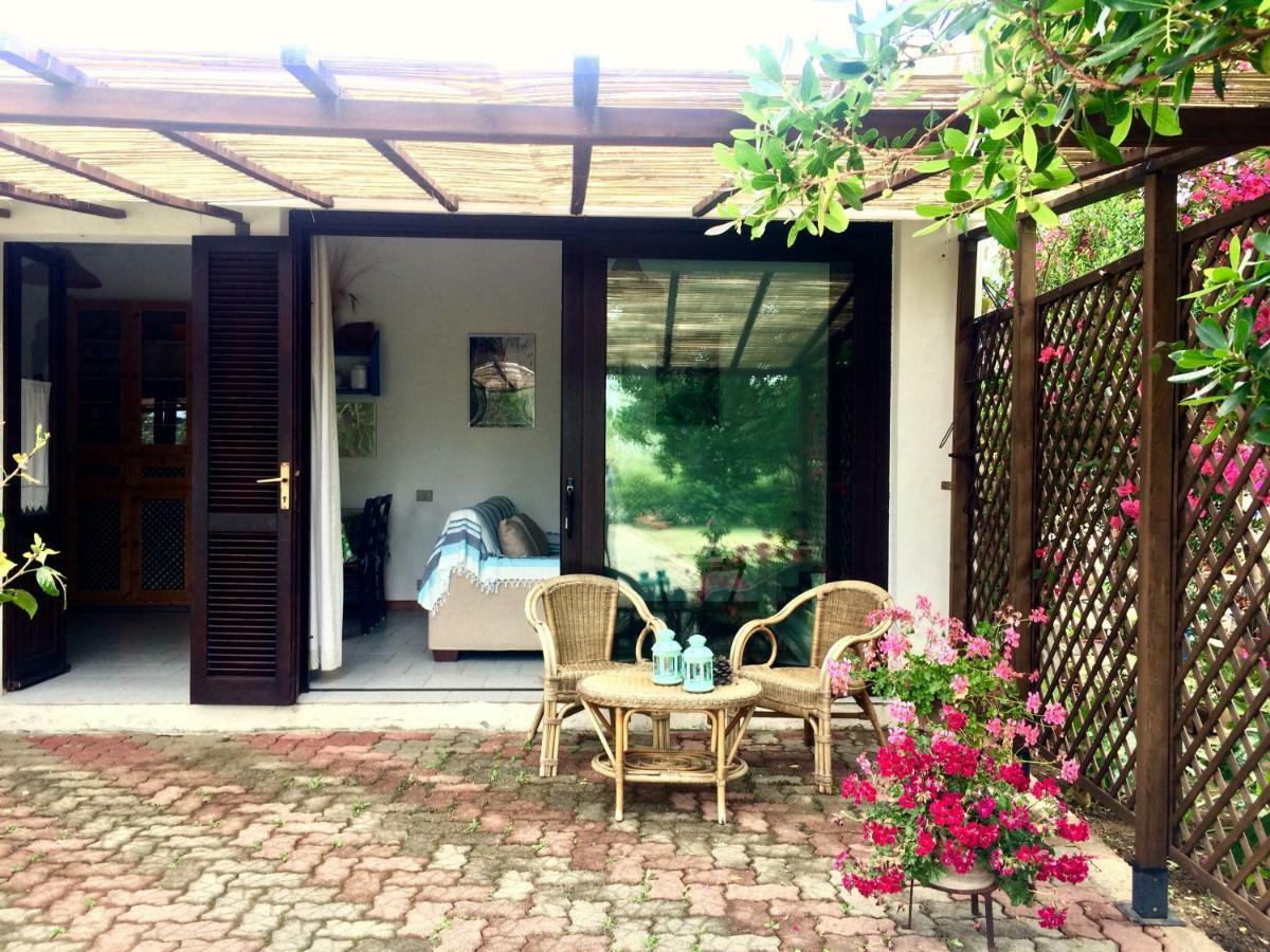 Casa Del Mirto Bianco Villa Chia Exterior foto
